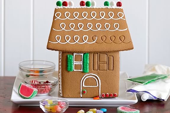 3 Drop in Classes to Decorate Gingerbread Houses in Edmonton #yeg