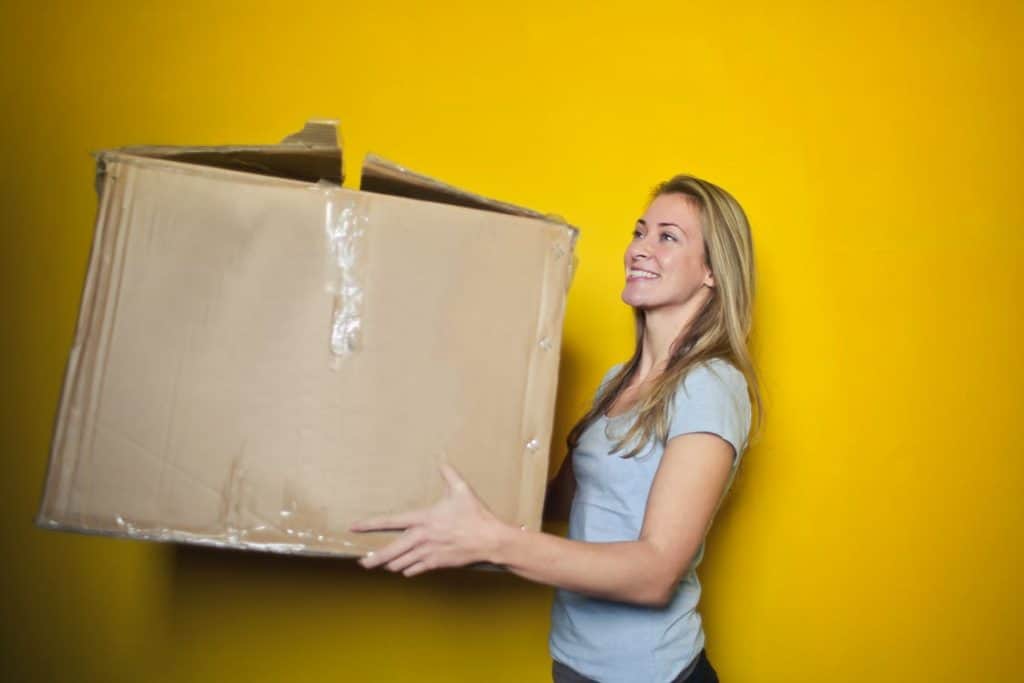 Hiring Movers When Moving Long Distance in Canada: 5 Essential Tips