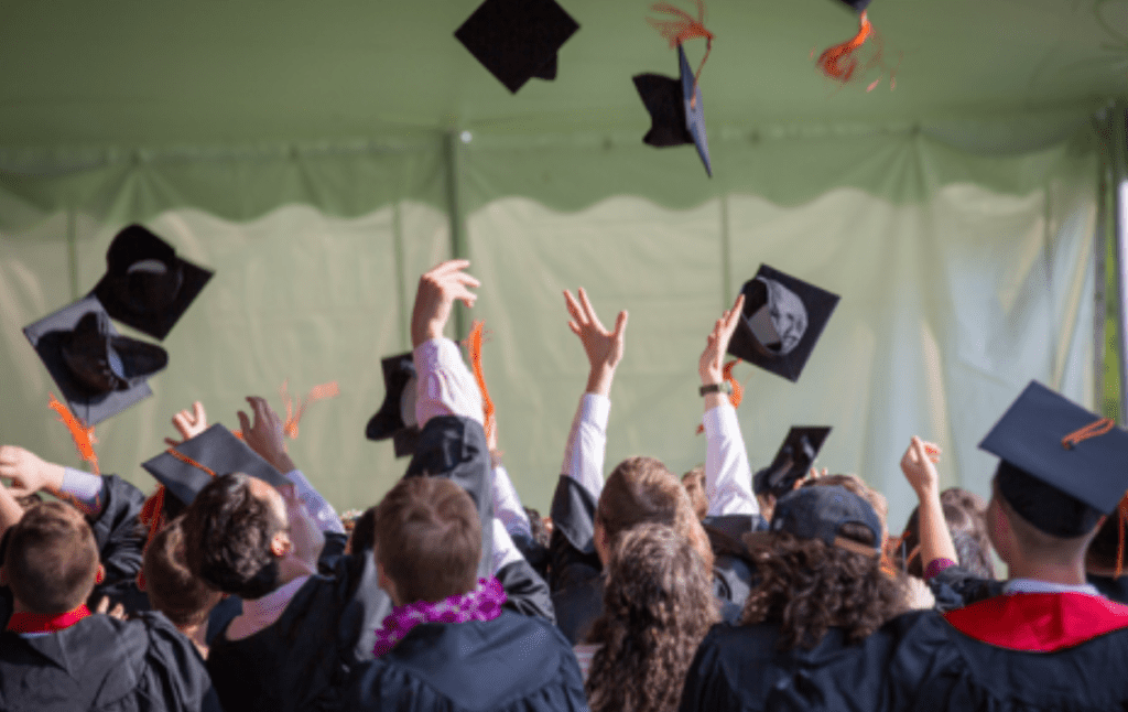 5 Ways you Can Benefit Your Family by Completing College Degree