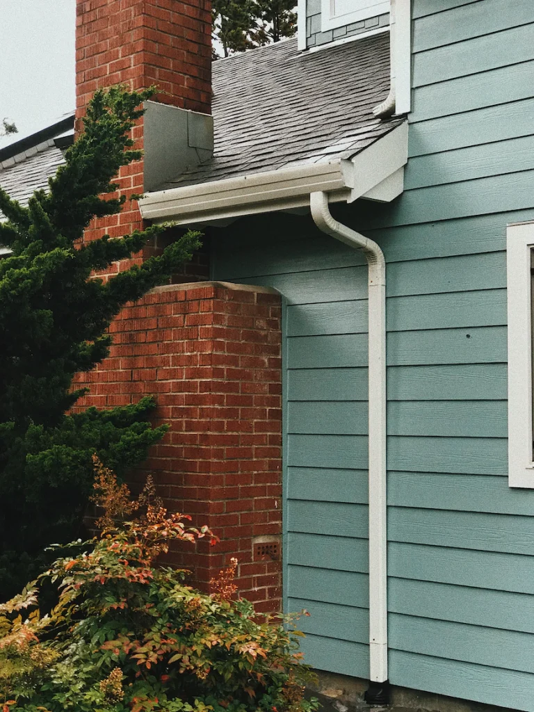 6 Signs Your Gutter Needs Cleaning